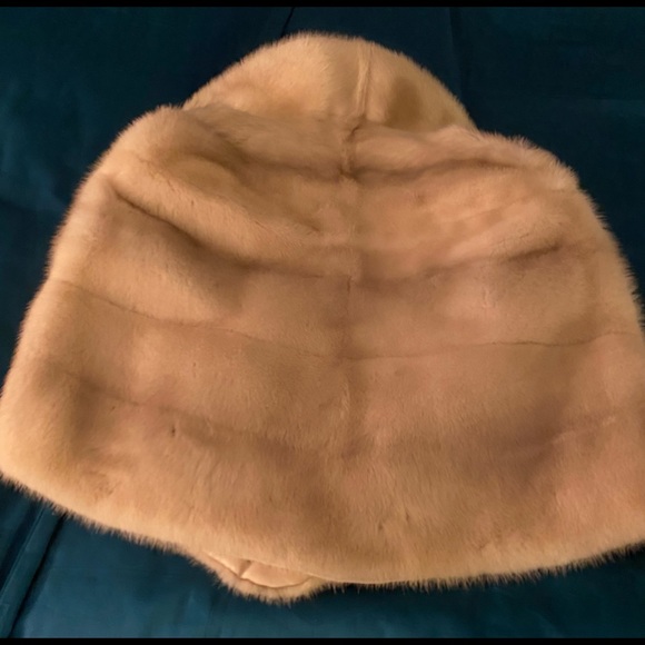 MINK: Authentic  Mink Cape - Picture 8 of 16